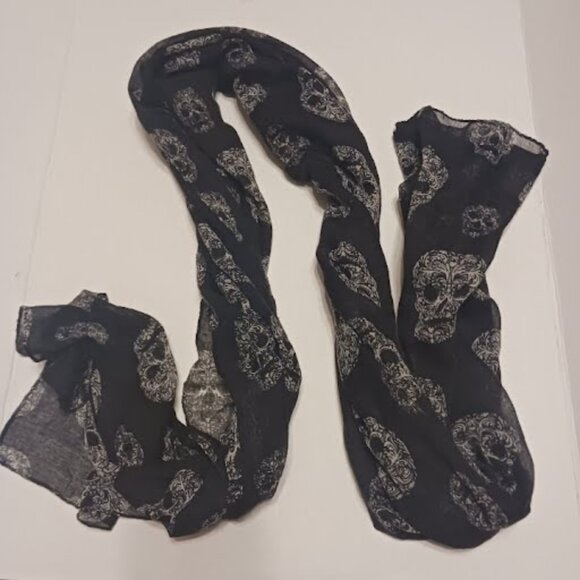 H&M DIVIDED Lightweight Scarf Shawl Black with White Skull Print, Used - Picture 2 of 5